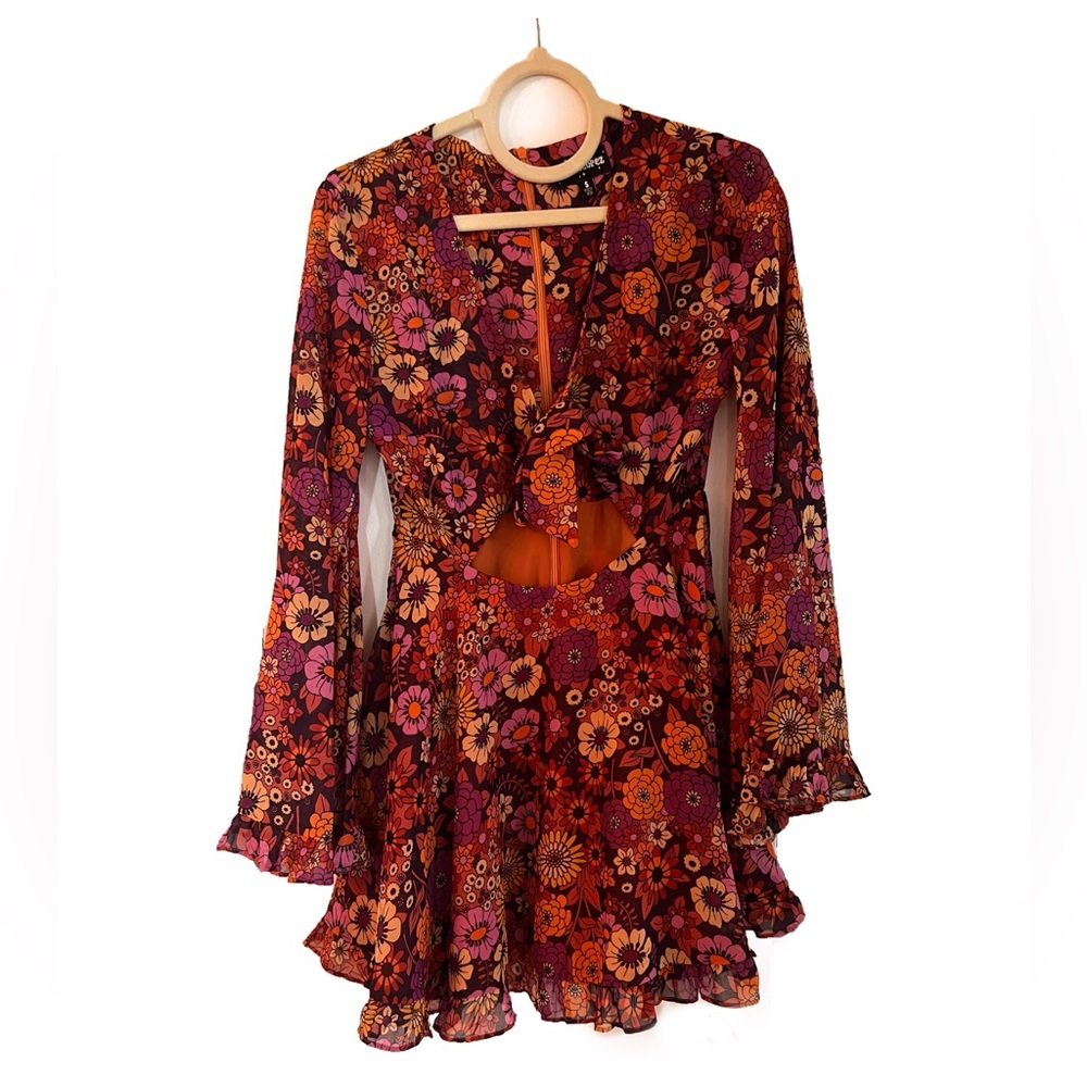 Retro Flower Hippie 🌼☮️ bell sleeve tie-front mini dress